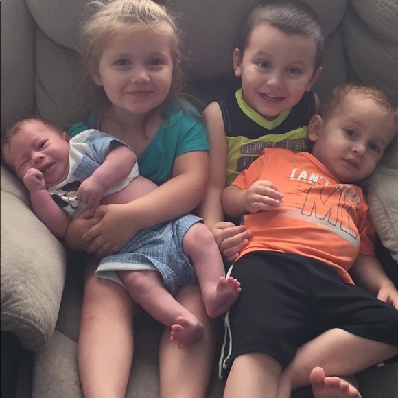 Meet your Posher, Julia - Picture 2 of 4